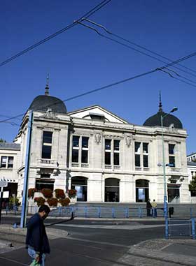 fa&ccedil;ade du theatre gerard philipe
